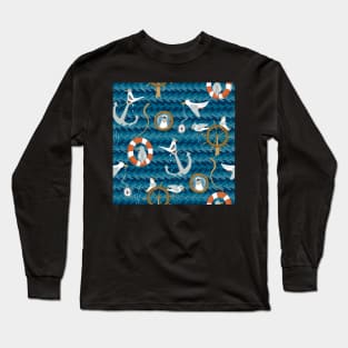 Funny seagulls wreaking havoc on ship Long Sleeve T-Shirt